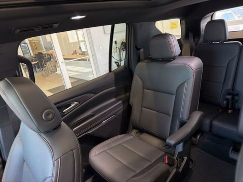 Used 2025 Chevrolet Traverse Z71 w/ Enhanced Driving Package image 18