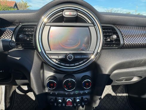 Used 2017 MINI Cooper S image 22