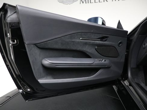 Used 2025 Aston Martin V8 Vantage Coupe image 13