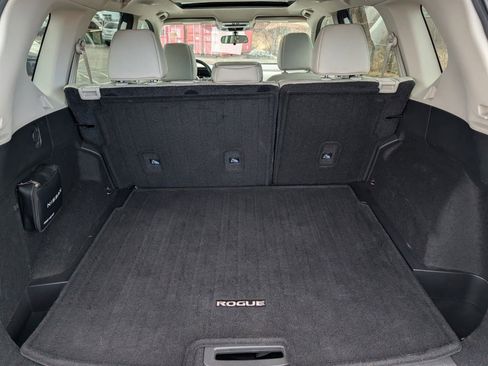 Used 2022 Nissan Rogue SV w/ SV Premium Package image 22
