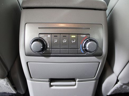 Used 2012 Toyota Highlander SE image 24