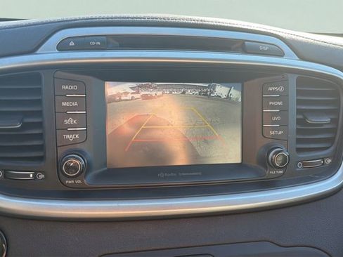 Used 2017 Kia Sorento LX w/ LX Convenience Package image 11