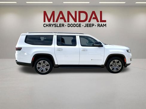 Used 2025 Jeep Wagoneer L Series II AWD/4WD image 5