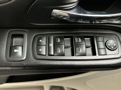 Used 2012 Dodge Grand Caravan Crew image 15