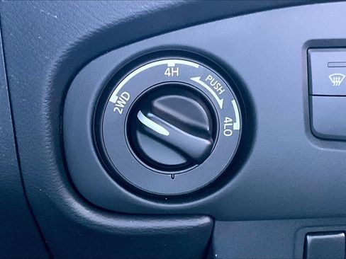 Used 2024 Nissan Frontier PRO-4X image 35