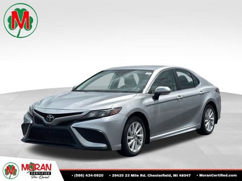Used 2024 Toyota Camry SE FWD image 1