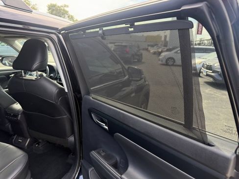 Used 2021 Toyota Highlander XLE AWD/4WD image 22