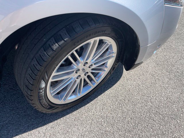 Used 2019 Lincoln MKT AWD image 17