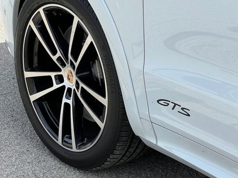 Certified 2025 Porsche Cayenne GTS AWD/4WD image 15