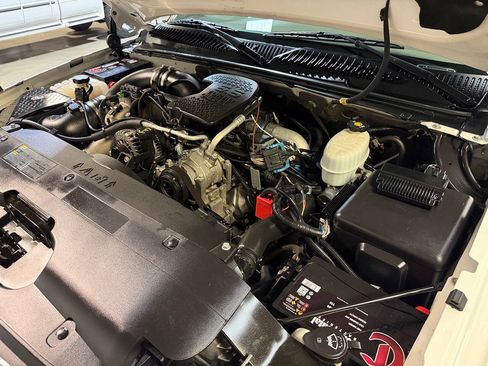 Used 2006 Chevrolet Silverado 2500 LT w/ Heavy-Duty Power Package AWD/4WD image 10