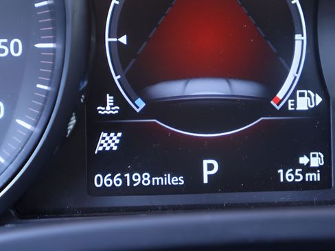 Used 2018 Jaguar F-PACE Premium AWD/4WD image 2