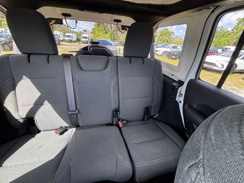 Used 2025 Jeep Wrangler Sahara image 37