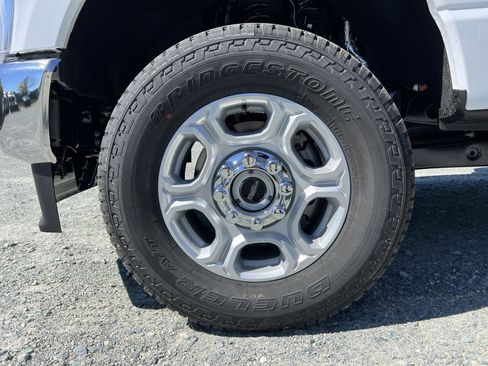 New 2026 Ford F250 XLT w/ FX4 Off-Road Package AWD/4WD image 12