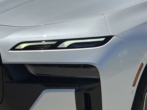 Certified 2023 BMW 760i xDrive AWD/4WD image 6
