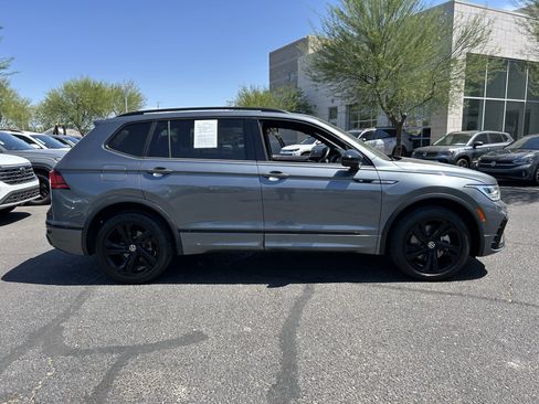 Used 2024 Volkswagen Tiguan SE R-Line FWD image 5
