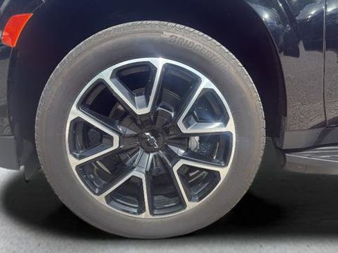 Used 2022 Chevrolet Suburban RST w/ Sport Performance Package AWD/4WD image 37
