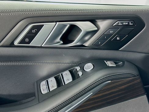 Used 2025 BMW X7 xDrive40i image 18