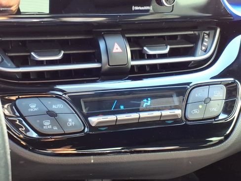 Used 2022 Toyota C-HR XLE image 8