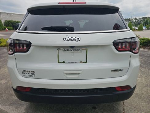 Used 2024 Jeep Compass Latitude AWD/4WD image 10