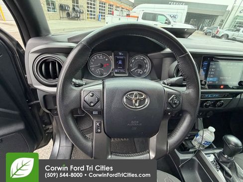 Used 2016 Toyota Tacoma TRD Off-Road image 12
