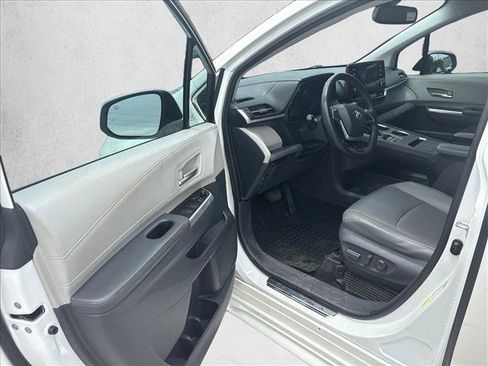 Used 2021 Toyota Sienna XLE FWD image 9