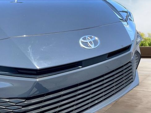 Used 2025 Toyota Camry LE FWD image 32
