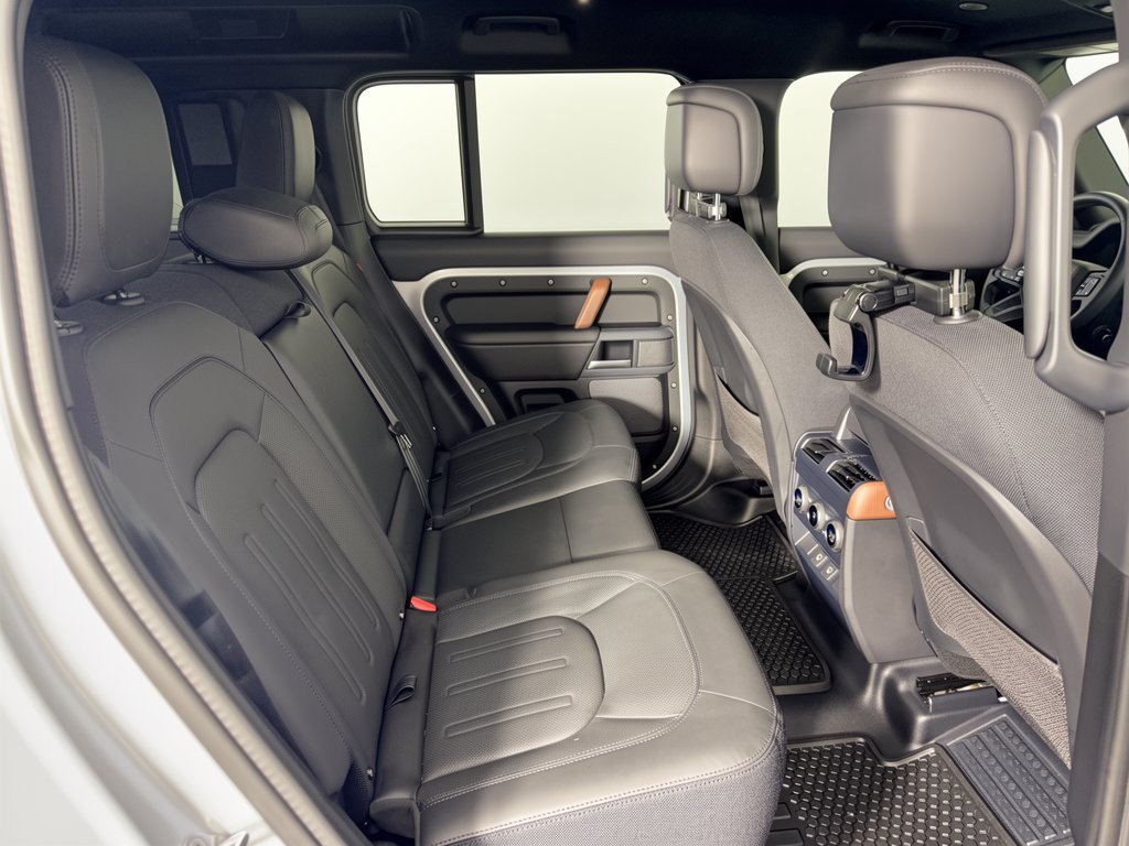 Used 2024 Land Rover Defender 110 X AWD/4WD image 29