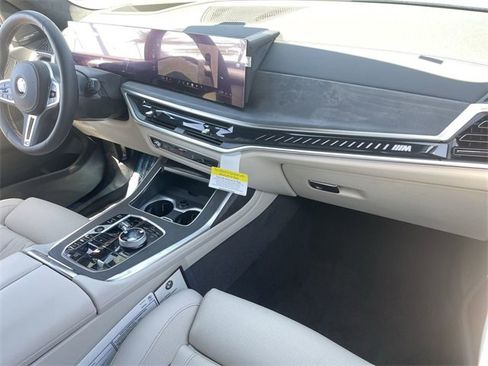 New 2026 BMW X7 M60i image 12