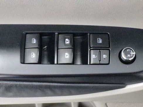 Used 2015 Toyota Highlander XLE AWD/4WD image 16