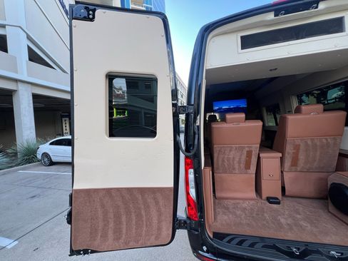 Used 2019 Mercedes-Benz Sprinter 144 image 35