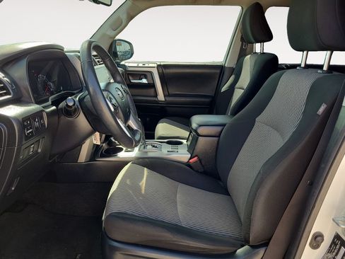 Used 2020 Toyota 4Runner SR5 AWD/4WD image 9