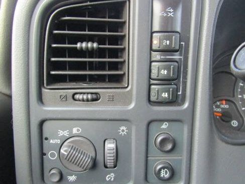 Used 2003 GMC Sierra 2500 SLE w/ Skid Plate Package AWD/4WD image 15