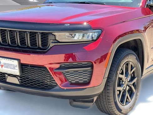 Used 2024 Jeep Grand Cherokee Altitude AWD/4WD image 11