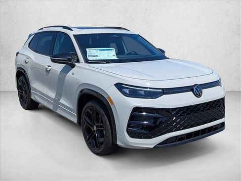 New 2026 Volkswagen Tiguan SE R-Line FWD image 3