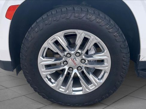 Used 2021 GMC Yukon XL SLT w/ SLT Premium Package image 10