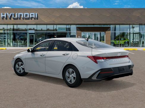New 2026 Hyundai Elantra SE image 5