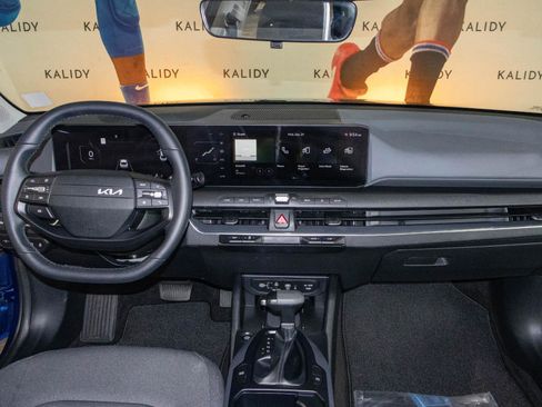 New 2025 Kia K4 EX image 3