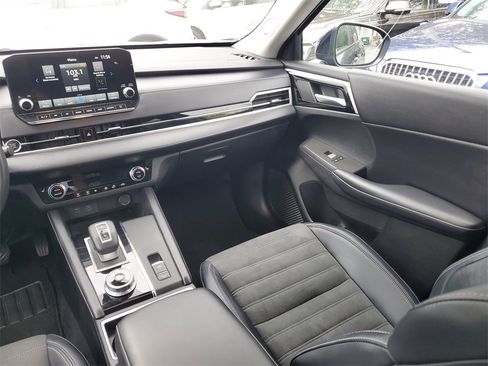 Used 2023 Mitsubishi Outlander SE image 17