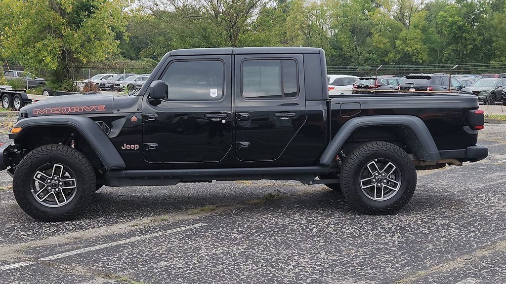 Used 2026 Jeep Gladiator Mojave AWD/4WD image 4