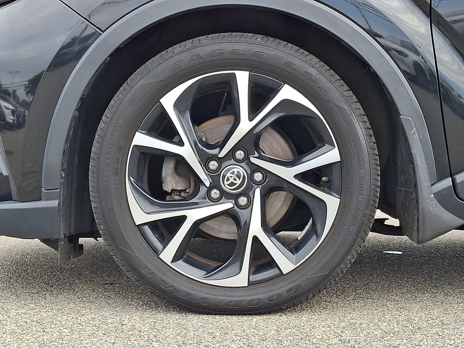 Used 2020 Toyota C-HR XLE FWD image 10
