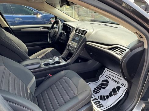 Used 2020 Ford Fusion SE FWD image 34