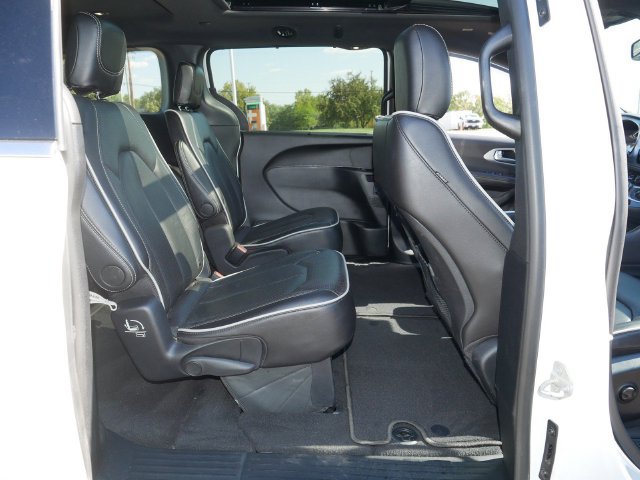 Used 2026 Chrysler Pacifica Limited FWD image 21