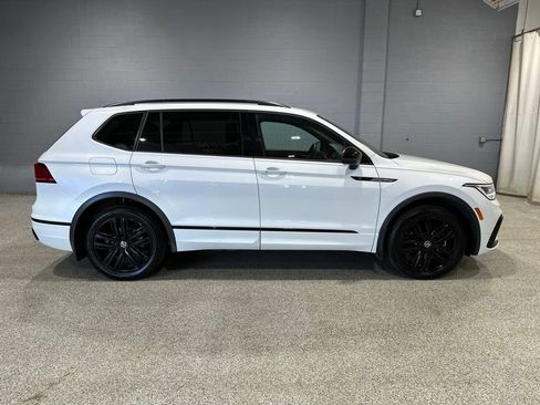 Used 2022 Volkswagen Tiguan SE R-Line AWD/4WD image 2