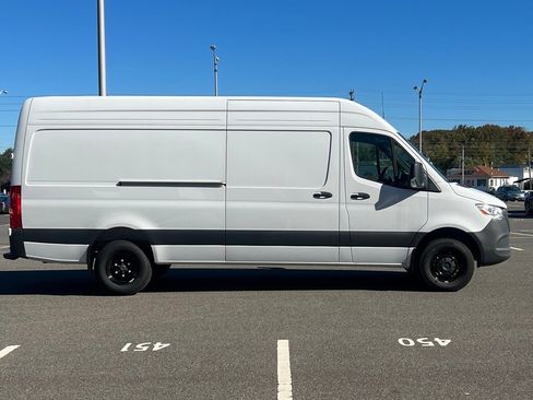 Used 2024 Mercedes-Benz Sprinter 3500 image 12