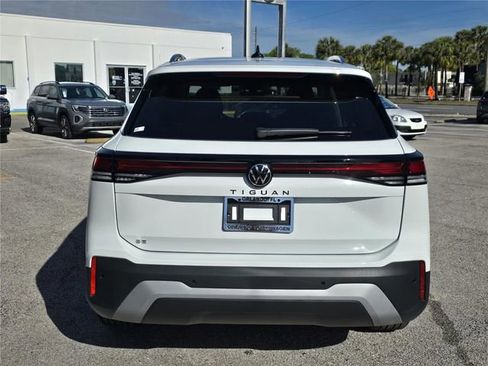 New 2026 Volkswagen Tiguan SE FWD image 4