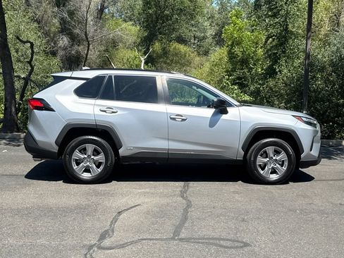 Used 2024 Toyota RAV4 LE AWD/4WD image 4