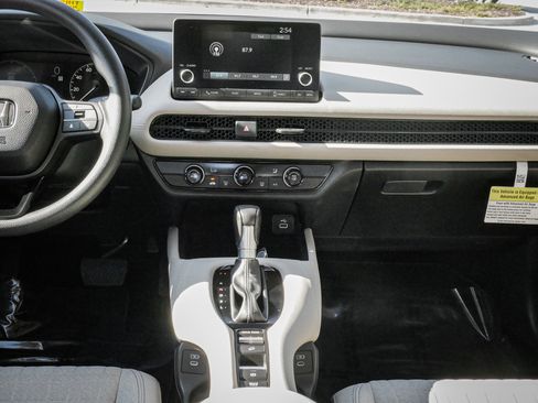 Certified 2025 Honda HR-V LX image 28