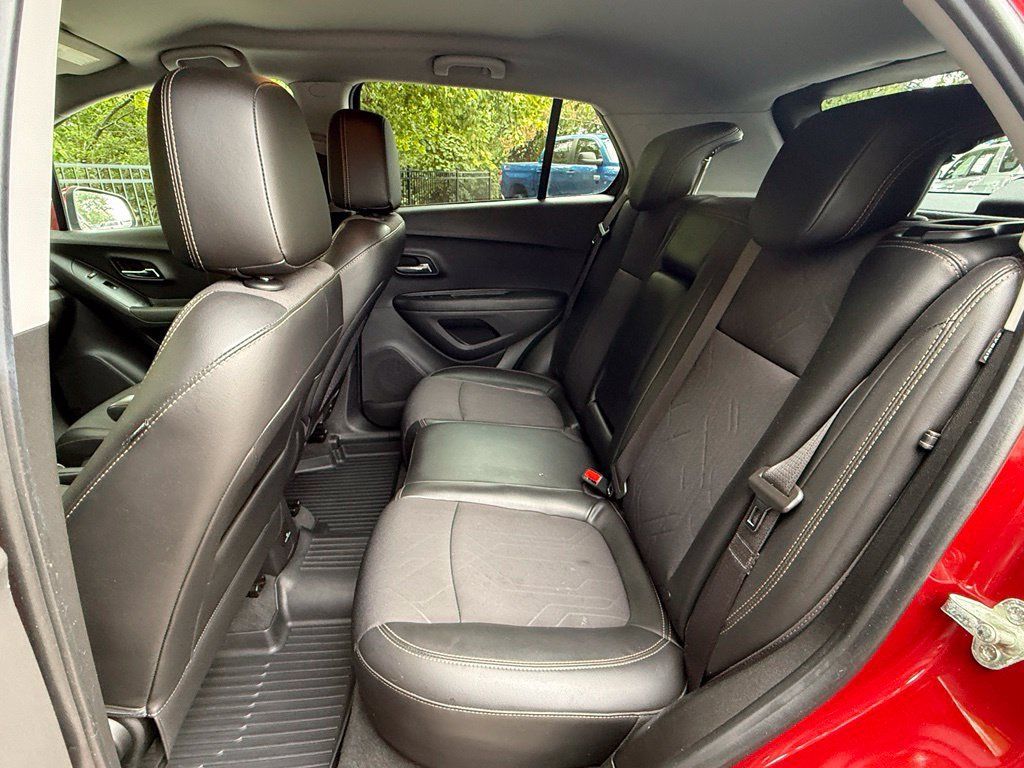 Used 2020 Chevrolet Trax LT w/ Driver Confidence Package FWD image 29