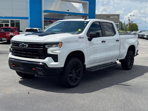 Used 2025 Chevrolet Silverado 1500 LT Trail Boss w/ Convenience Package II AWD/4WD image 7
