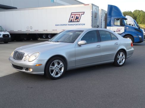 Used 2004 Mercedes-Benz E 500 4MATIC Sedan image 2